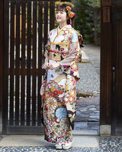 プチブラン レトロ古典振袖（雪輪に菊柄／白）20025 | おりえん 振袖