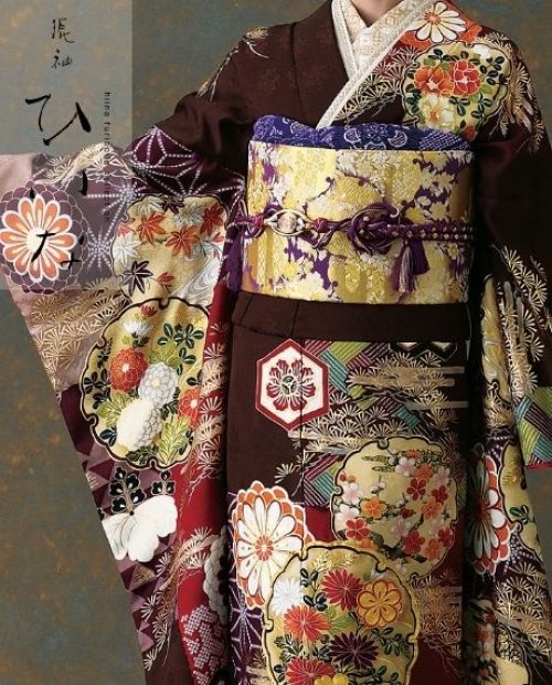 振袖ひいな 古典振袖（雪輪に万寿菊柄／こげ茶）22039 | おりえん 振袖