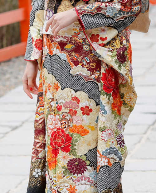 プチブラン 桶絞り古典振袖（雲取りに花と車紋／白）21035