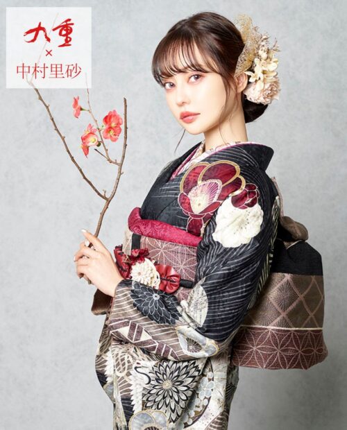九重×中村里砂 古典振袖RN-481（黒／くすみ赤椿柄） 24006