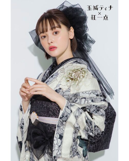 玉城ティナ×紅一点 白地＆ブラックの洋柄ブランド振袖 24008