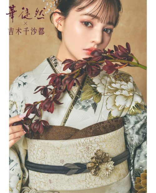 華徒然×吉木千沙都｜柔らかな白地の古典振袖 成人式レンタル振袖