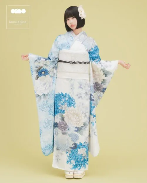 Kami Shibai -storys of - ANO301 白×淡水色の牡丹と菊柄振袖｜透明感と凛とした美しさが際立つモダンな一着26039