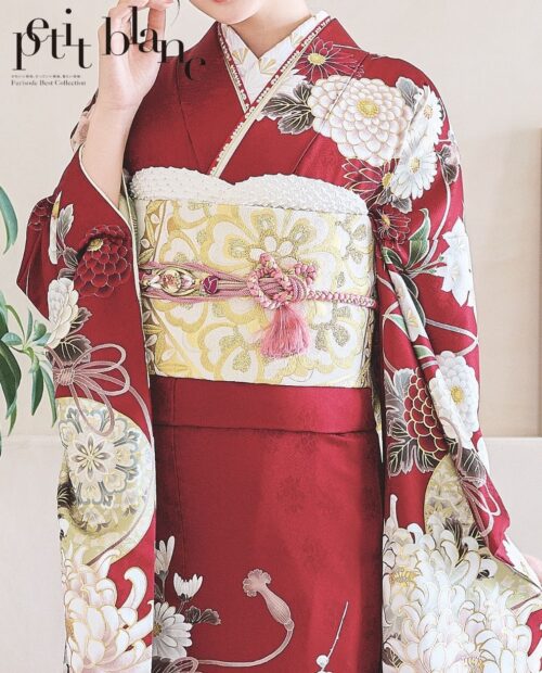 褐色系の深赤×白花×金帯で魅せる、格式と華やかさを兼ね備えた王道振袖