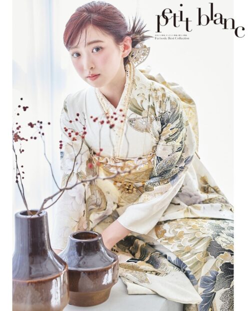 洗練と華やかさが宿る、白金のラグジュアリー振袖｜気品あふれる成人式