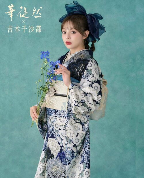 華徒然×吉木千沙都(ちいぽぽ) 紺色に白牡丹と菊が豪華なクラシック