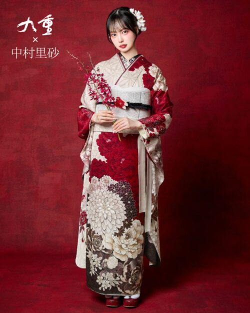 九重×中村里砂RN-632 白赤配色が目を引く！菊と牡丹柄の古典美映え振袖 27012